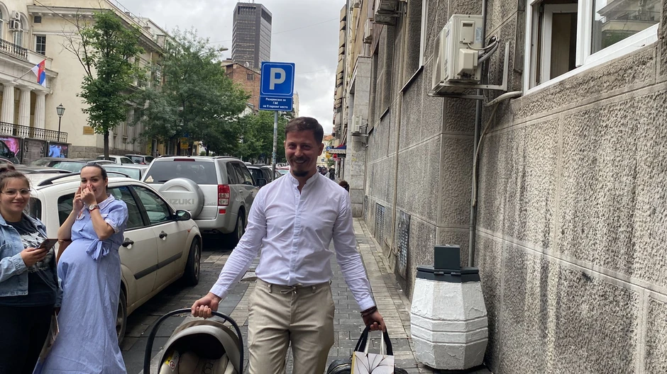 Dinča stigao u porodilište