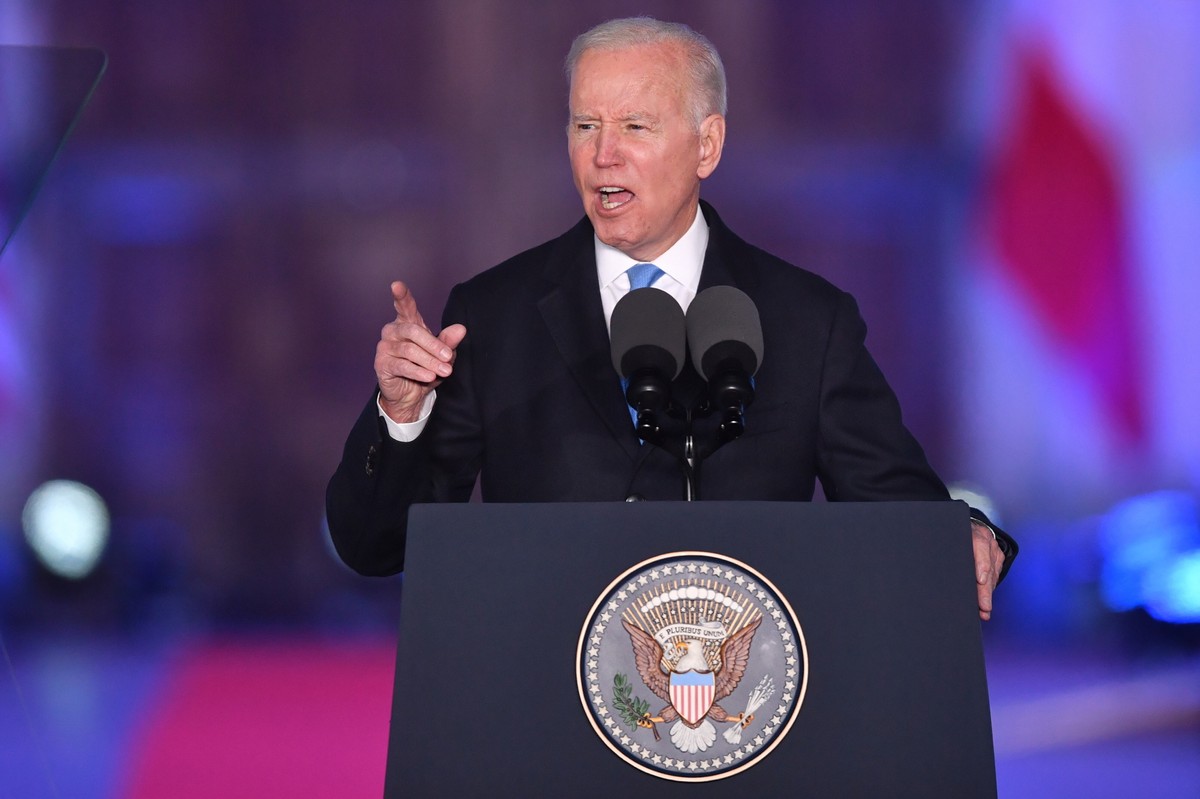 Warszawa, 26.03.2022. Prezydent USA Joe Biden przemawia na Placu Zamkowym w Warszawie.