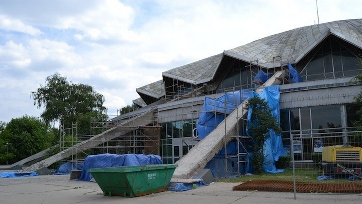 Co prawda nie jest to żaden znaczący remont, jednak na więcej Arena i tak w najbliższym czasie liczyć nie może.