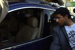 Samobójczy zamach w Jemenie. Najpierw bramę staranował samochód