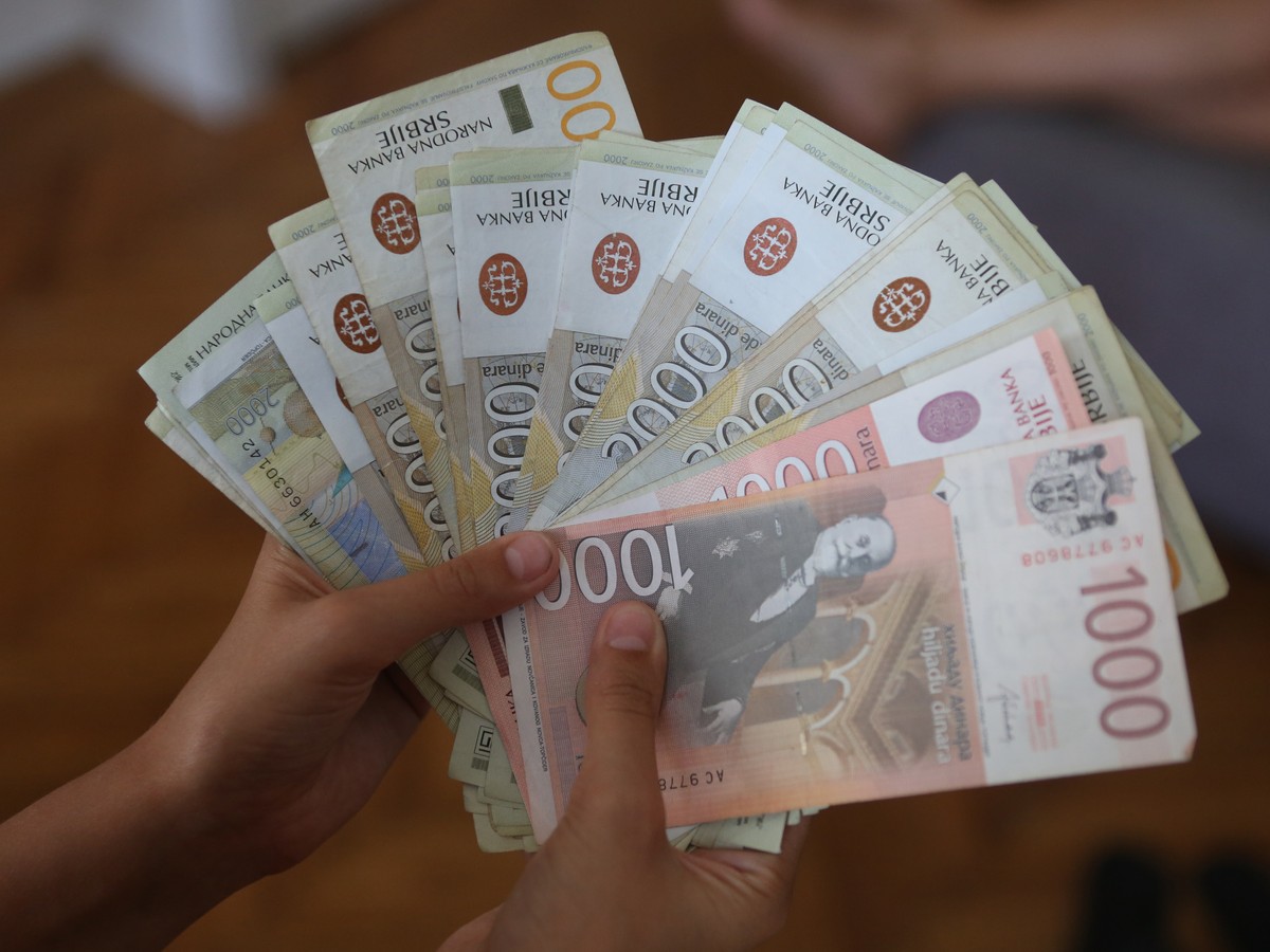 SREDNJA ŠKOLA, A PLATA I DO 330.000 DINARA! Na sajtovima za zapošljavanje pomama za jednim zanimanjem: Početnici startuju sa 100.000 RSD, a evo od čega zavisi zarada