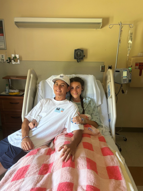 V súčasnosti podstupuje intenzívnu liečbu.