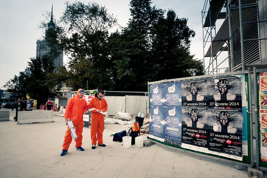 Galeria plakatu na płocie. Nietypowa akcja artystyczna w stolicy