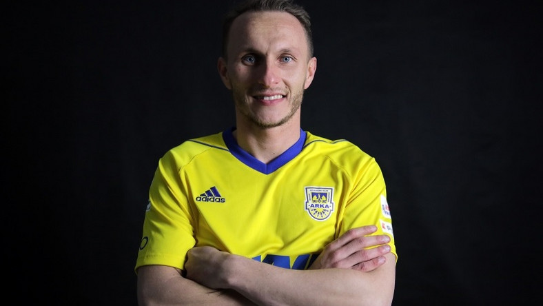 Kontrakt z Arką podpisał Krzysztof Janus. Umowa obowiązuje do 30 czerwca 2018 roku. Informację o tym przekazała oficjalna strona gdyńskiego zespołu.