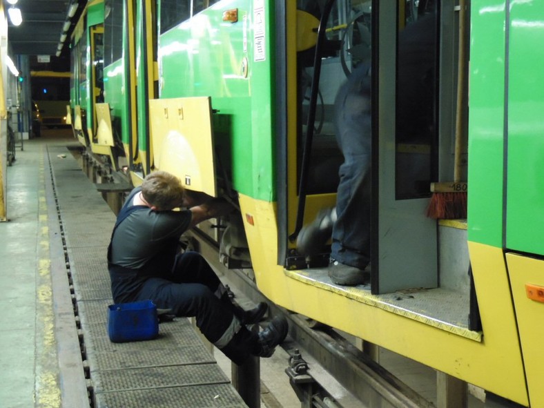 Wśród pracowników MPK są nie tylko kierowcy i motorniczowie, ale osoby, które czuwają nad bezpieczeństwem pasażerów