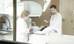 Radioterapia - rodzaje, przygotowanie, przebieg. Skutki uboczne radioterapii