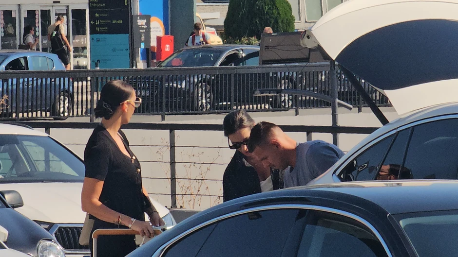 Katarina Grujić i Marko Gobeljić na aerodromu, pali poljupci