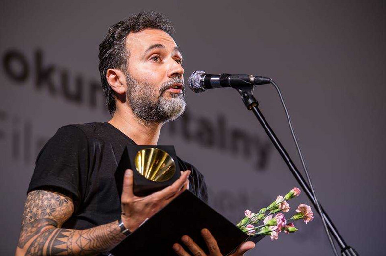 Talal Derki, reżyser filmu "O ojcach synach", podczas gali wręczenia nagród 58. KFF