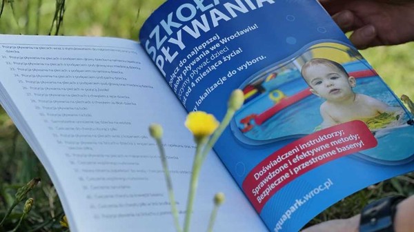 Zajęcia odbywają się przy ul. Borowskiej 99, ale też w Aquaparku Zakrzów przy ul. Wilanowskiej 29 i w Aquaparku Brochów przy ul. Polnej 10. 