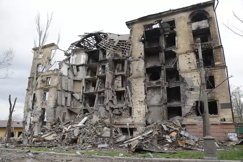 Ruiny w Mariupolu po rosyjskich bombardowaniach