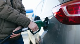 zmiany na stacjach paliw od 2 marca. kierowcy diesli najbardziej je odczują