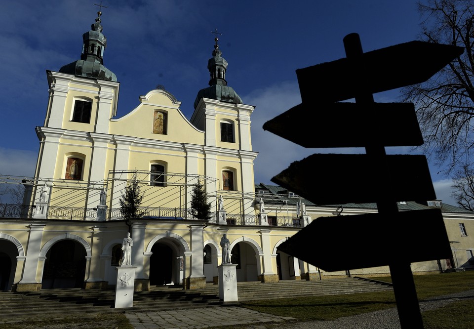 Obrazy przedstawiające Matkę Boską i Jezusa Chrystusa zostały sprofanowane