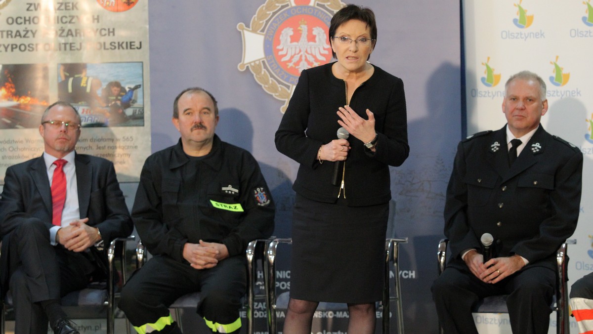 Premier Ewa Kopacz zapowiedziała w poniedziałek, że jest gotowa do rozmów z przedstawicielami Ochotniczych Straży Pożarnych o zmianach w prawie, które zapewnią zasiłki i świadczenie rehabilitacyjne strażakom ochotnikom poszkodowanym podczas akcji ratowniczych.