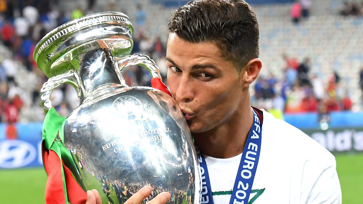 As Realu Madryt Cristiano Ronaldo został zdobywcą Złotej Piłki 2016 roku w plebiscycie magazynu "France Football". To czwarty triumf portugalskiego zawodnika w jego karierze. W tym roku "CR7" sięgnął wygrał Ligę Mistrzów, a z reprezentacją sięgnął po mistrzostwo Europy.