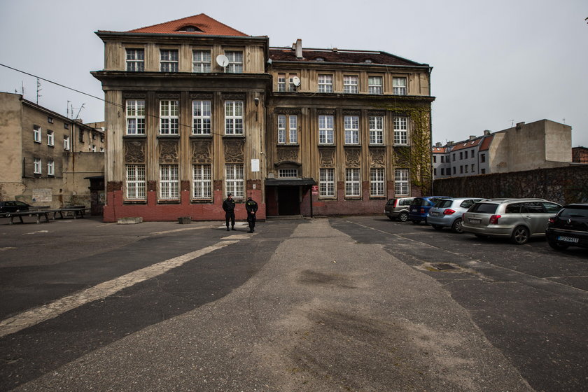 W podstawówce na Jeżycach zawalił się sufit. 6 uczniów rannych