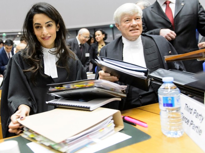 Amal Alamuddin Clooney i  Geoffrey Robertson