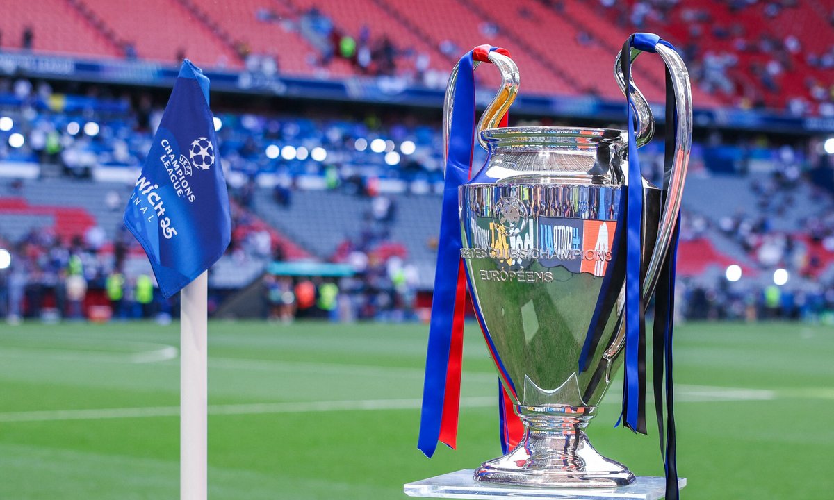 Finał Ligi Mistrzów, który przeszedł do historii. Zobaczyliśmy go na żywo razem z legendami piłki