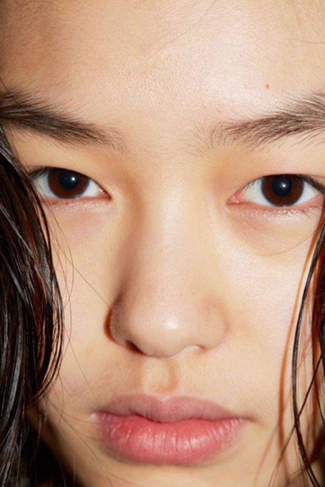 Hölgyek a fürdőszobából. A Louis Vuitton a természetességet ünnepli