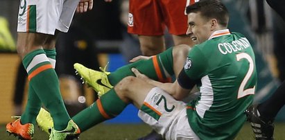 Koszmarny faul w meczu Irlandia - Walia. Seamus Coleman ze złamaną nogą