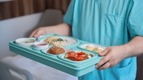 Mniej pieniędzy na żywienie pacjentów. Nie tylko chorzy, ale i głodni?