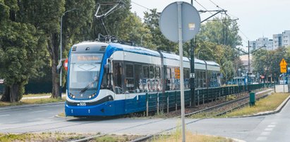 Brakuje 40 mln zł na komunikację miejską. Czy będą cięcia w kursach tramwajów i autobusów?