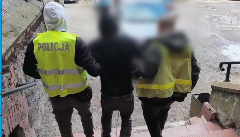 Brawurowa akcja olsztyńskich policjantów na stacji paliw. 32-latek groził nożem pracownikom