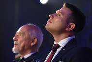 Janusz Korwin-Mikke i Sławomir Mentzen podczas wyborów nowych władz partii KORWiN, przekształconej później w Nową Nadzieję