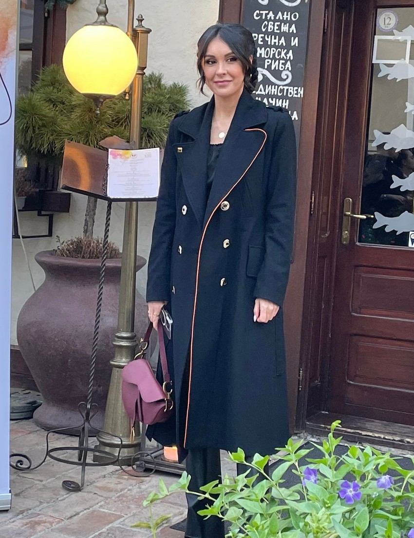 Dragana Mićalović u javnosti u elegantnom izdanju
