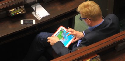 Nowi posłowie nudzą się w Sejmie? Na ratunek: tablet