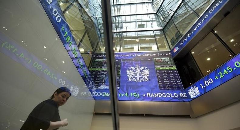 Electronic information boards display market information at the London Stock Exchange in the City of London January 2, 2013.   REUTERS/Paul Hackett