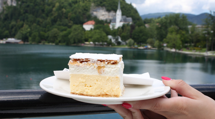 A bledi krémes Szlovénia egyik szimbóluma / Fotó: Shutterstock