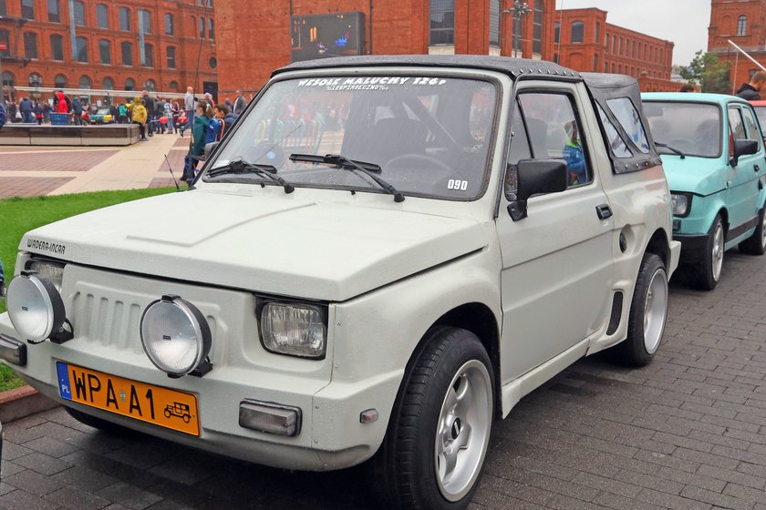 Zlot Fiatów 126 p w łódzkiej Manufakturze