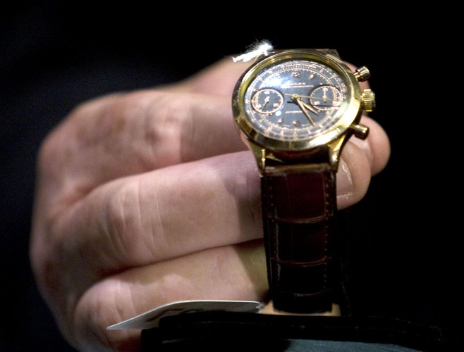 7. Rolex – szwajcarska precyzja doceniana jest na świecie od 107 lat. W ubiegłym roku luksusowa marka zwiększyła swoją wartość o 36 proc. (7 mld USD). Obecnie Rolex jest największym producentem ekskluzywnych zegarków na świecie z rocznymi obrotami sięgającymi 3 miliardów dolarów.