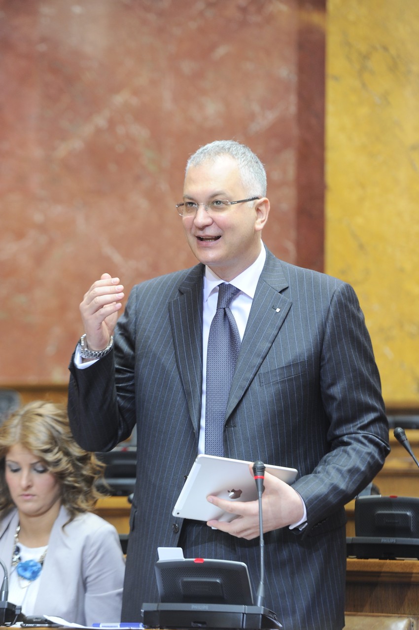 Šutanovac započe raspravu