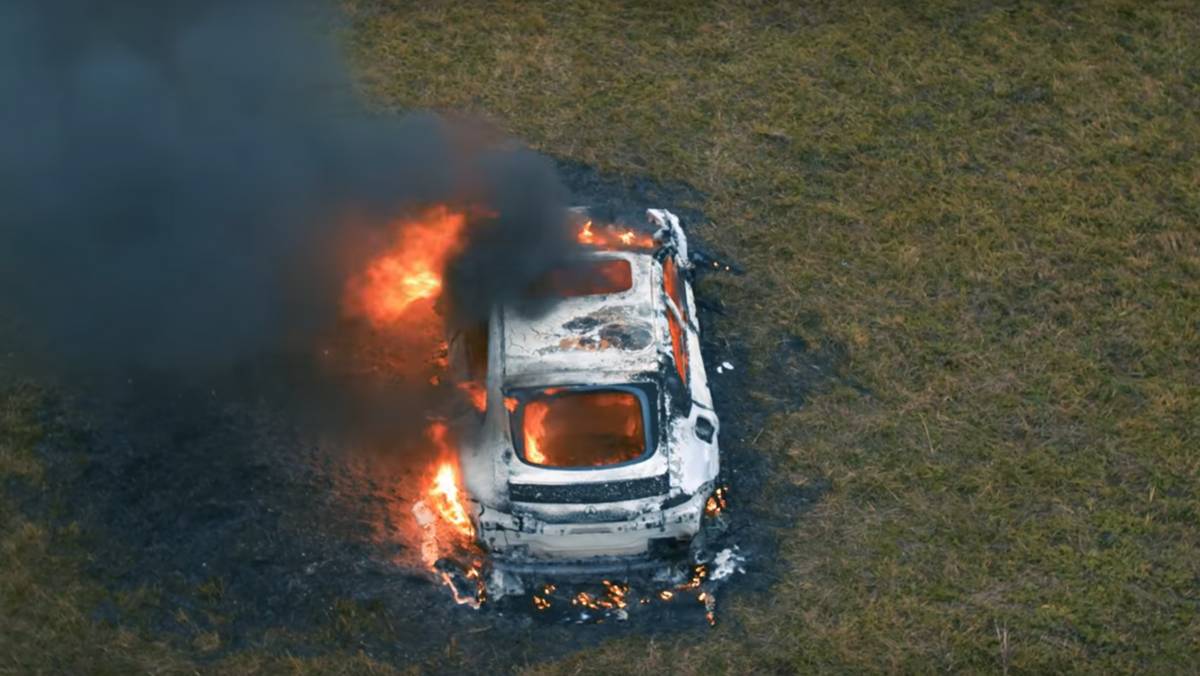 Rosyjski youtuber spalił swojego Mercedesa