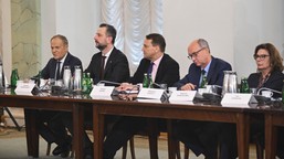 premier tusk wyszedł z posiedzenia rbn przed zakończeniem. oto powód tego ruchu