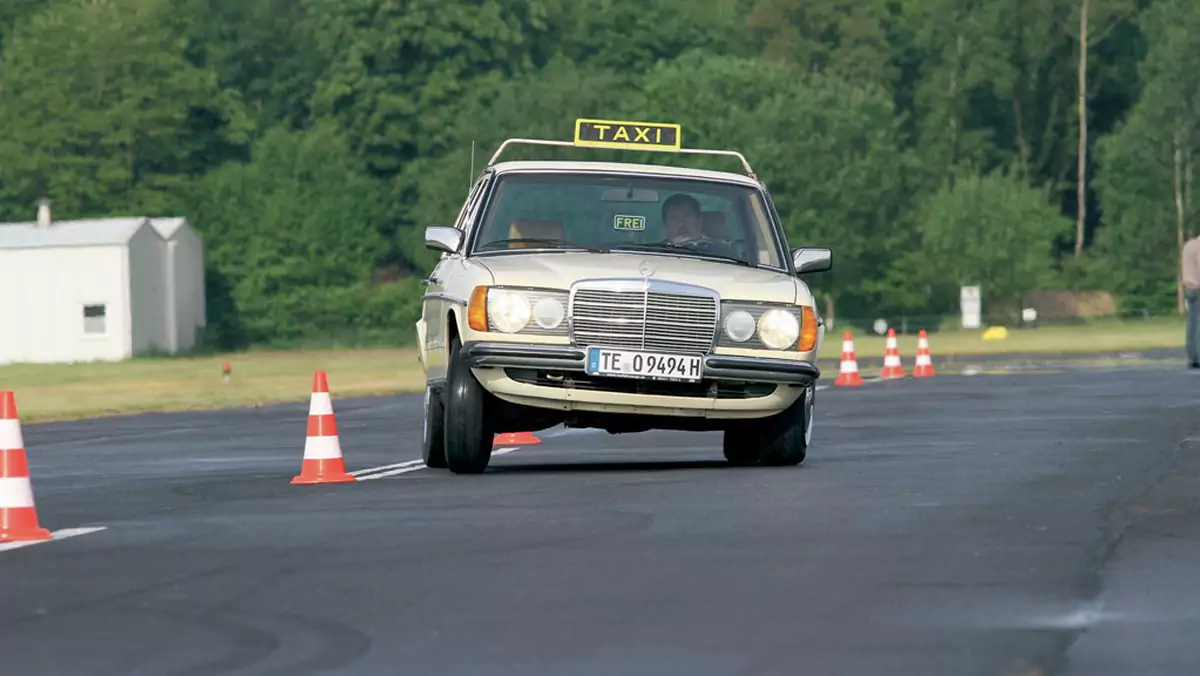 Mercedes W123 kontra Austin FX4Q - która taksówka jest lepsza?