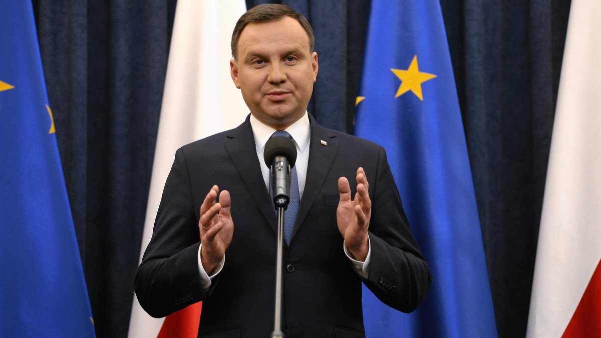 W kampanii Andrzej Duda obiecywał, że będzie prezydentem wszystkich Polaków. Okazuje się, że nie jest nawet prezydentem wszystkich swoich wyborców.