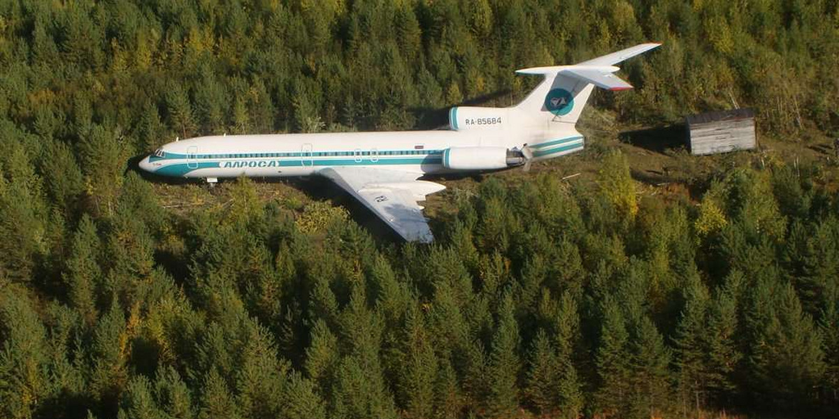Tupolew nie trafił w pas i się nie rozbił. FOTO