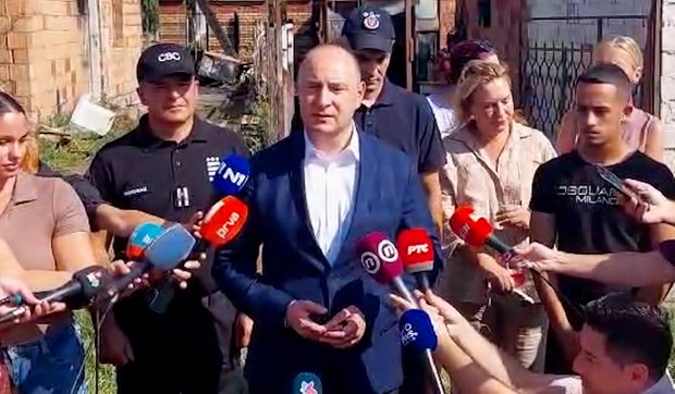 IZJ_gradonačelnik_Milan_Đurić_požar_Novi_Sad_vesti_blic_safe_kk_vl.jpg