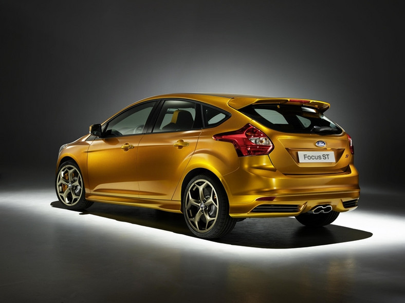 Ford Focus ST mówi „Bonjour”