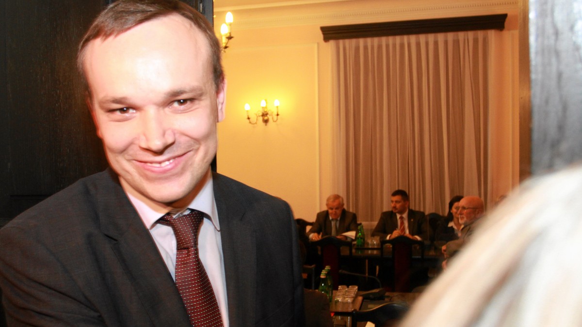 Rzecznik SLD Tomasz Kalita powiedział, że większość pieniędzy ze sprzedaży warszawskiej siedziby Sojuszu przy ul. Rozbrat jest na partyjnym koncie. SLD na kampanię wyborczą wydało ok. 20 mln: 12 mln pochodziło ze środków partii, 8 mln - z wpłat kandydatów.