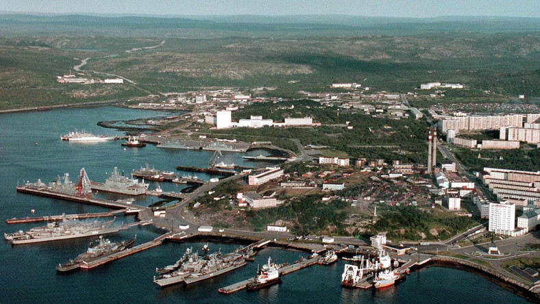 Ministerstwo obrony Rosji opublikowało nazwiska 14 marynarzy, którzy zginęli podczas pożaru jednostki głębinowej na Morzu Barentsa. W katastrofie zginęli oficerowie marynarki, ludzie uhonorowani wysokimi odznaczeniami państwowymi i wojskowymi.