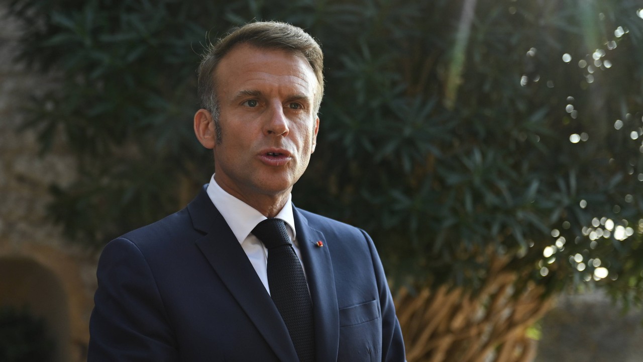 Propozycja Emmanuela Macrona wywołała oburzenie. "Załóż hełm, weź karabin i jedź sobie"