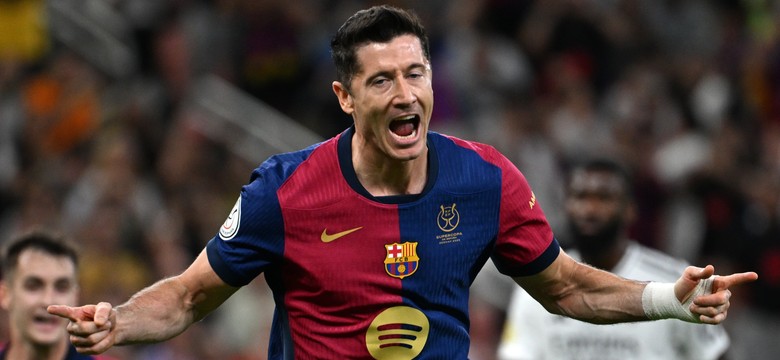 Lewandowski z asystą i golem, Szczęsny z czerwoną kartką, Barcelona z Superpucharem
