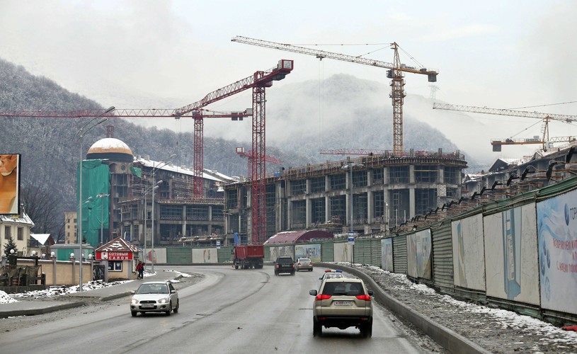 Krasnaja Polana, budowa hoteli