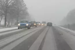 Gigantyczny korek na drodze z Czech do Polski. Śnieg zablokował drogę 