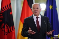 Scholz coraz bardziej krytykowany. 'Powtarza scenariusz Merkel'