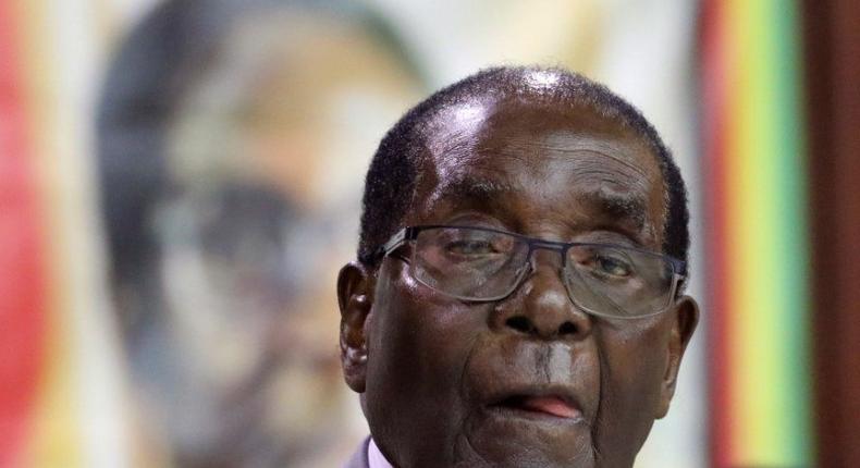 Zimbabwe's President Robert Mugabe addresses the decision making body of his ruling ZANU PF party in Harare, Zimbabwe, September 9, 2016. REUTERS/Philimon Bulawayo