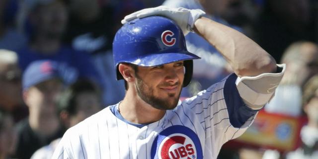 Cubs' Bryant sprains ankle trying to beat double play